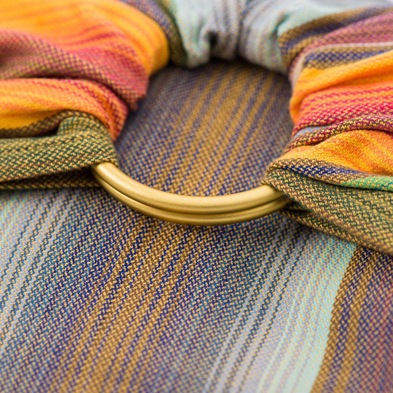 Girasol Ringsling Chichi gelb Tragebild mit Baby